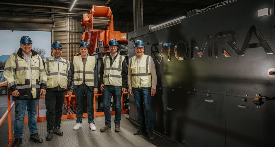 Gerhard Lang Recycling and TOMRA teams together