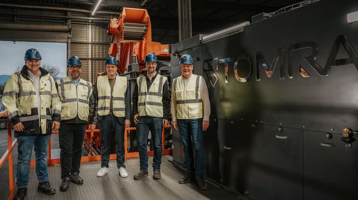 Gerhard Lang Recycling and TOMRA teams together
