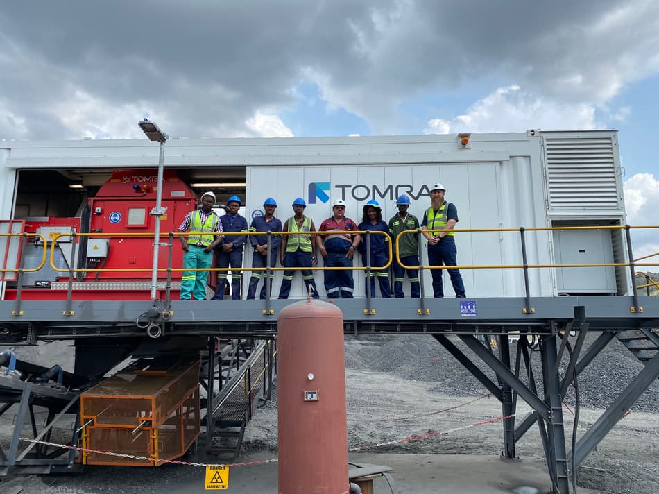 A group of people standing next to the TOMRA COM XRT 2.0 sorter