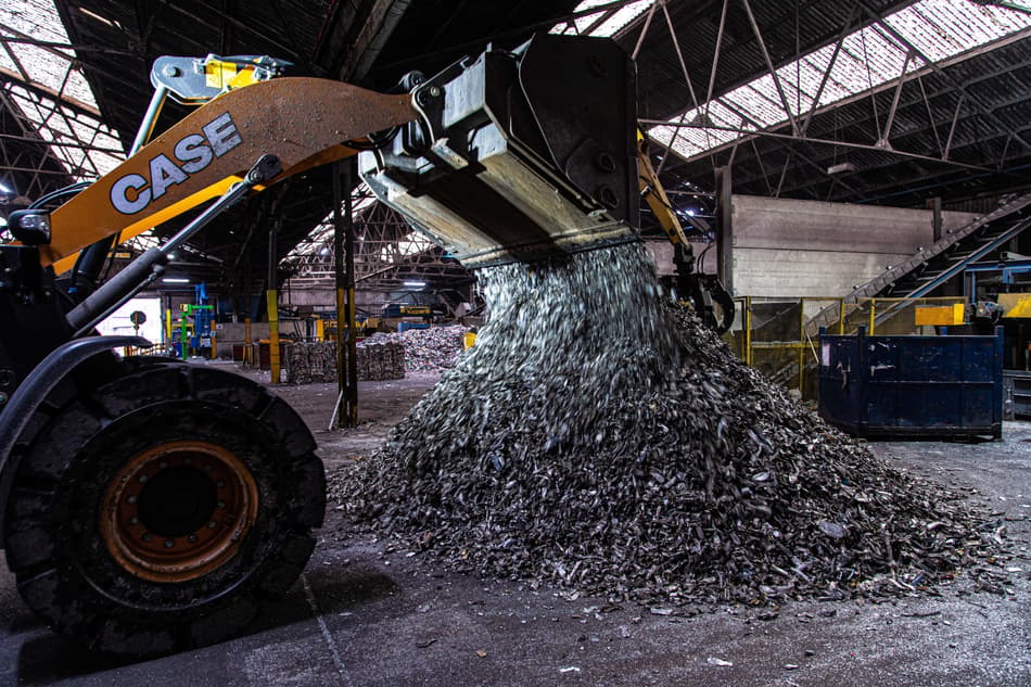 metal recycling scrap pile alutrade