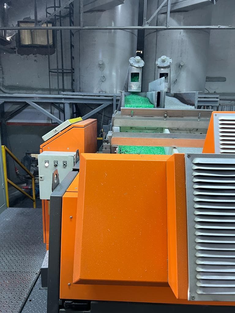 TOMRA_plastic flake sorting