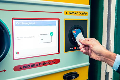 Registration of bank card to receive deposit refund at CopoMais machine  