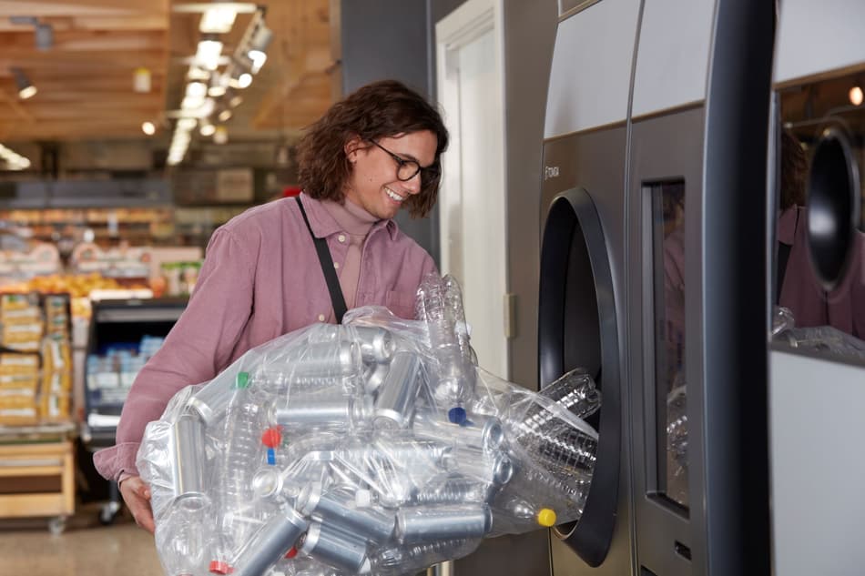 Man emptying bag of bottes into reverse vending machine