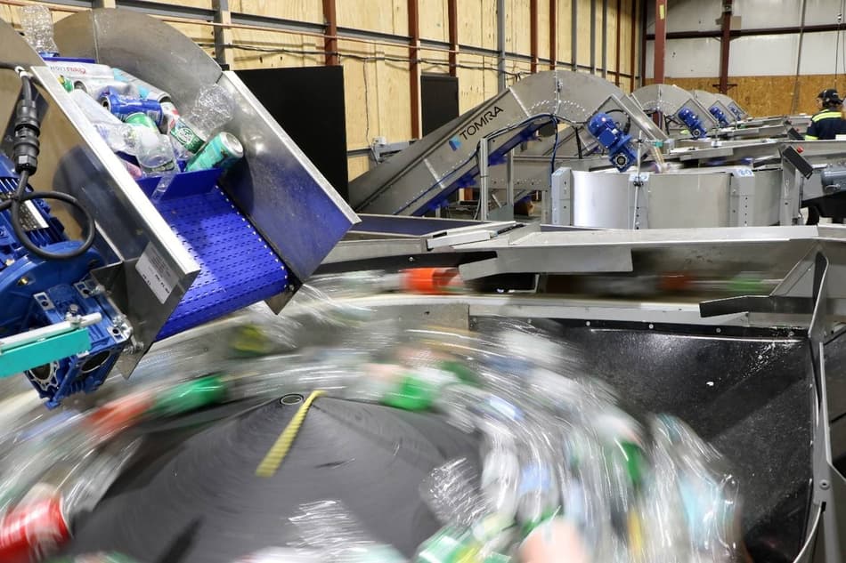  TOMRA E5 processing plastic containers