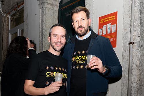 Two men in Lisbon enjoying a drink in a CopoMais reusable cup