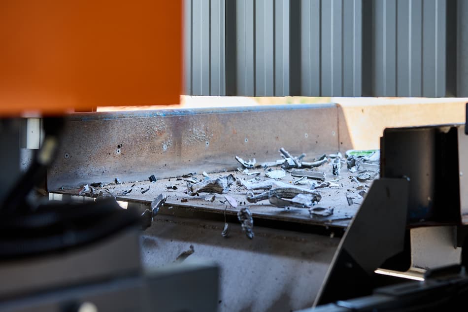 Aluminum on TOMRA's FINDER COLOR conveyer belt