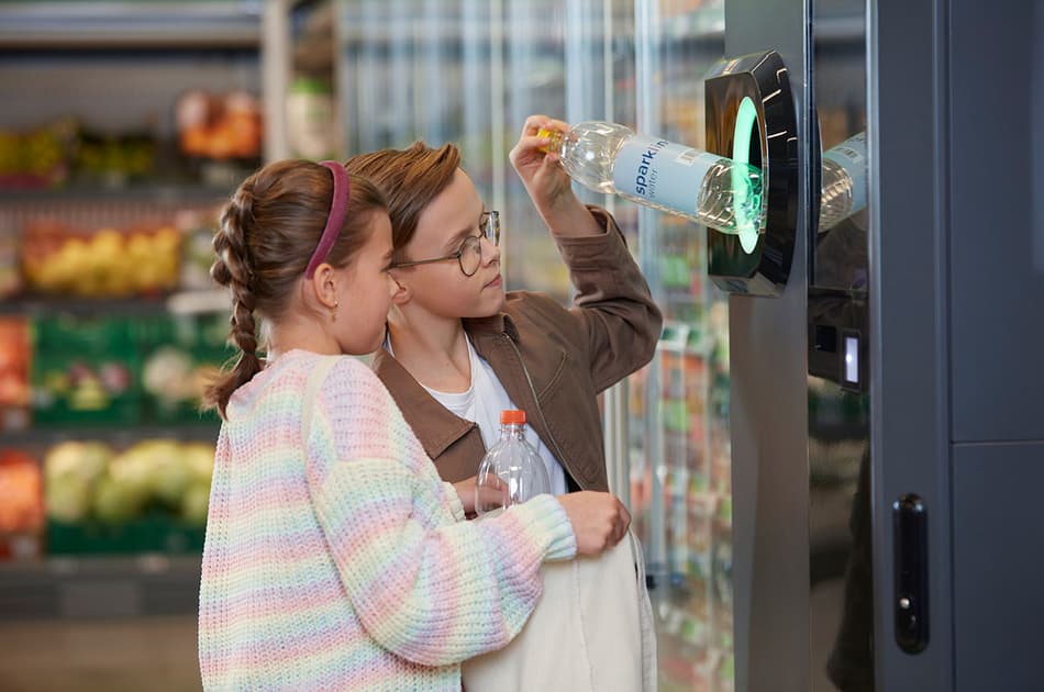 Girls pawning bottles to reduce plastic waste