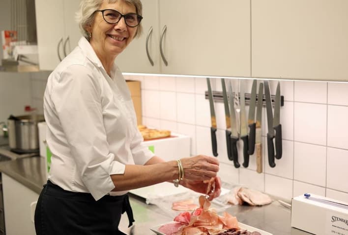 Photo de Kari préparant les déjeuners