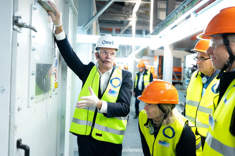 Karl Johan Ingvaldsen i Plasteur viste rundt på det toppmoderne anlegget