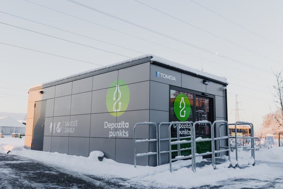 Image of return kiosk in Latvia deposit return scheme