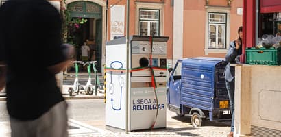 Automated machine for reusable cups in Lisbon city center