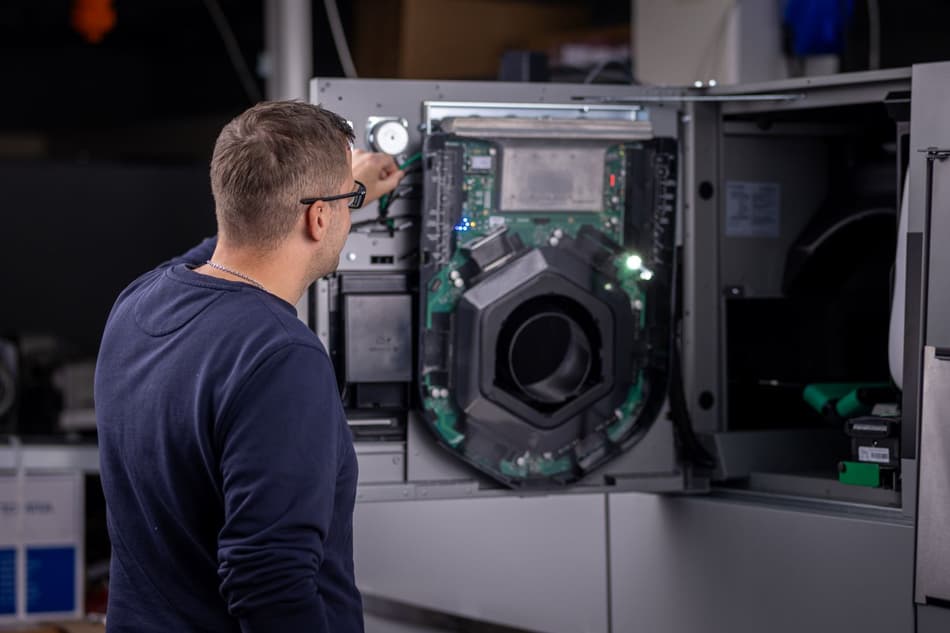 Image of Marius Sommerseth with reverse vending machine