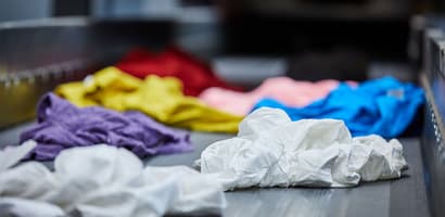 Mixed textiles on TOMRA sorting band