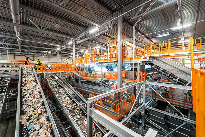 Sorting hall inside Områ plastic sorting facility