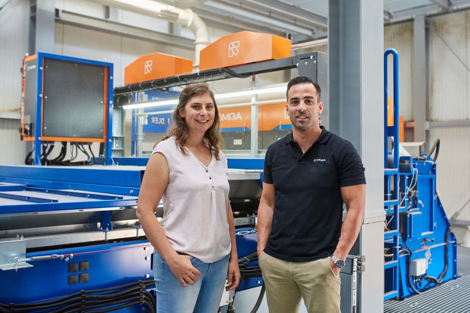 Plant Technologist at customers site and Jose Matas Segment Manager Wood at TOMRA