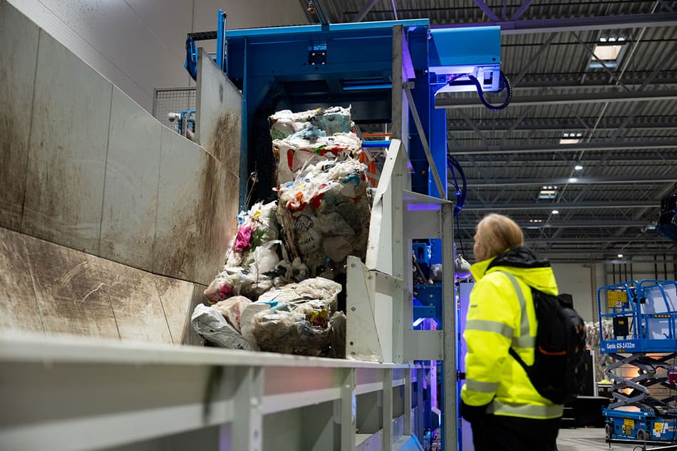 Plastavfall i TOMRA maskin på Områ-anlegget