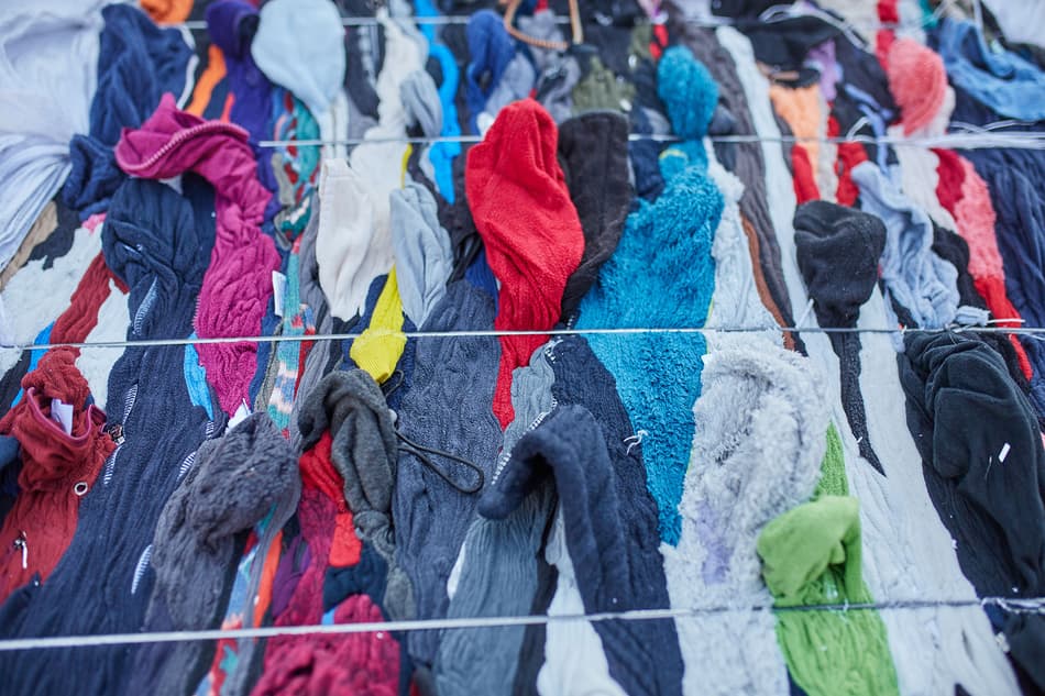 Sorted and bundled polyester textiles