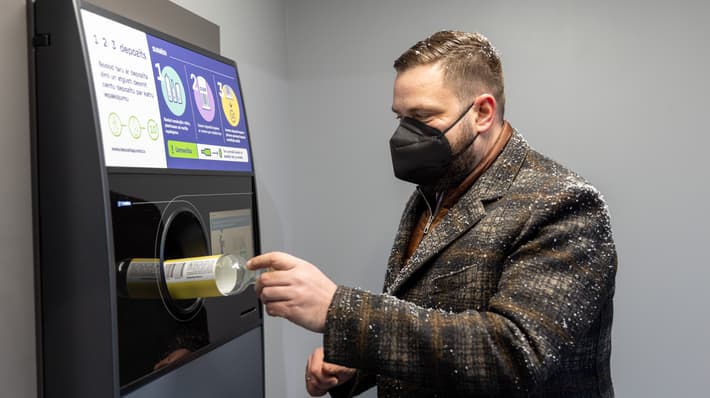 TOMRA reverse vending machine in Riga