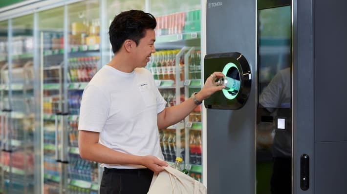 Image of TOMRA B5 reverse vending machine