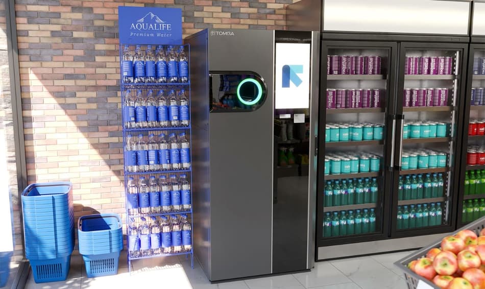 Image of TOMRA B5 reverse vending machine