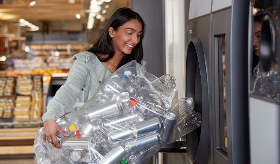 Image of TOMRA R1 reverse vending machine