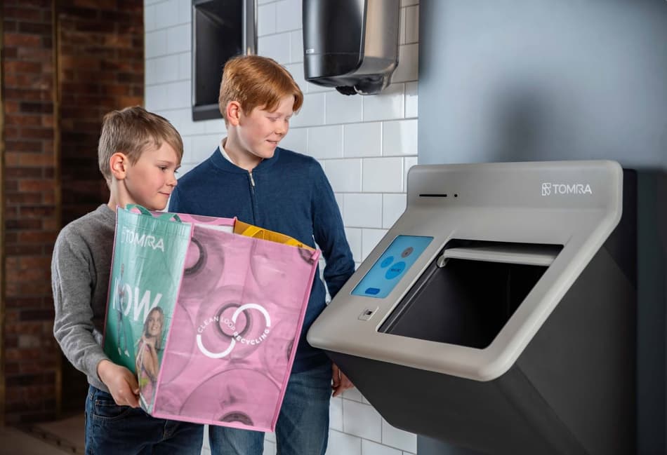 Image of TOMRA R2 reverse vending machine 