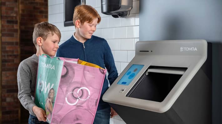 Image of TOMRA R2 reverse vending machine 