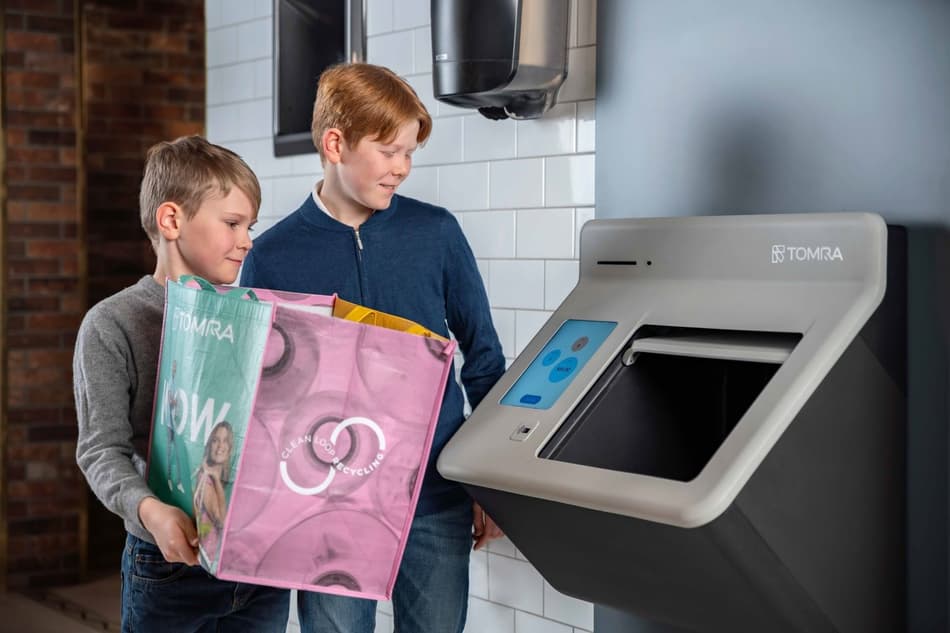 Image of TOMRA R2 reverse vending machine