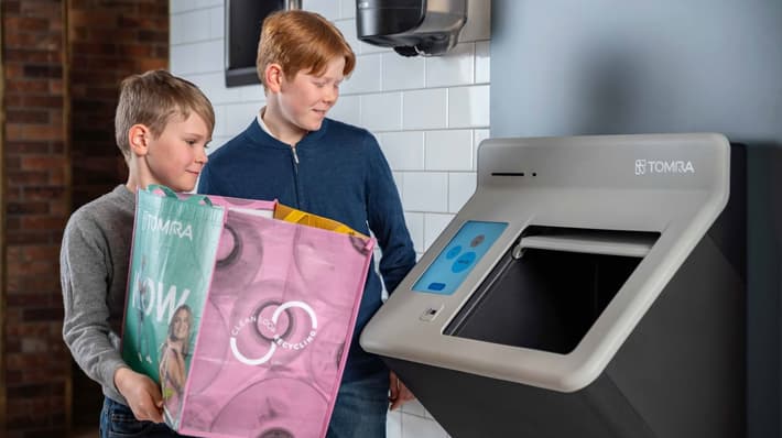 Image of TOMRA R2 reverse vending machine