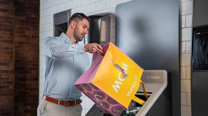 TOMRA R2 reverse vending machine
