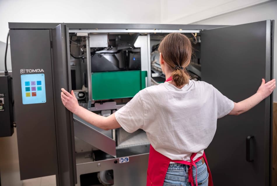 Image of TOMRA R2 reverse vending machine backroom