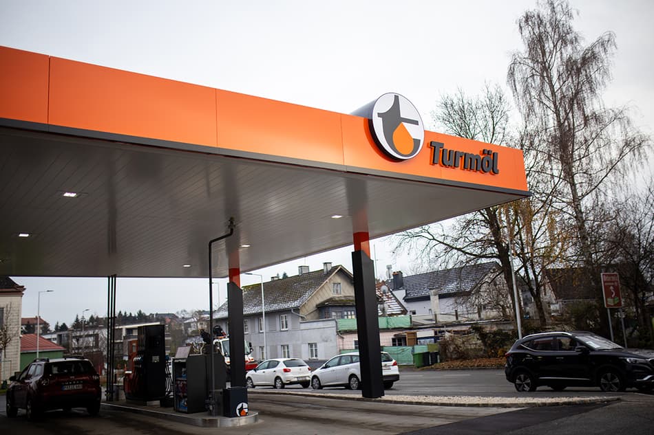 Turmöl partnered with TOMRA to install the TOMRA S1 Rugged across its station network 