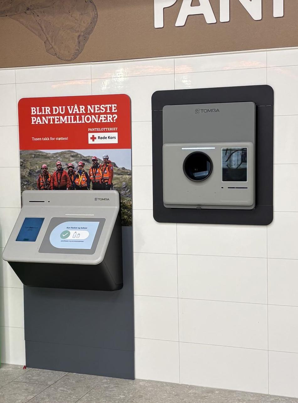 TOMRA T100 beside TOMRA R2 reverse vending machine