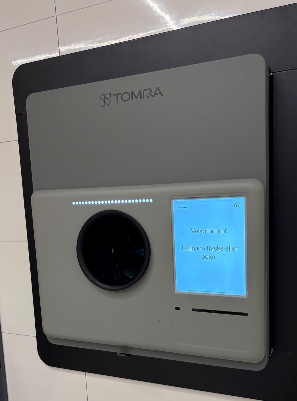TOMRA T100 reverse vending machine