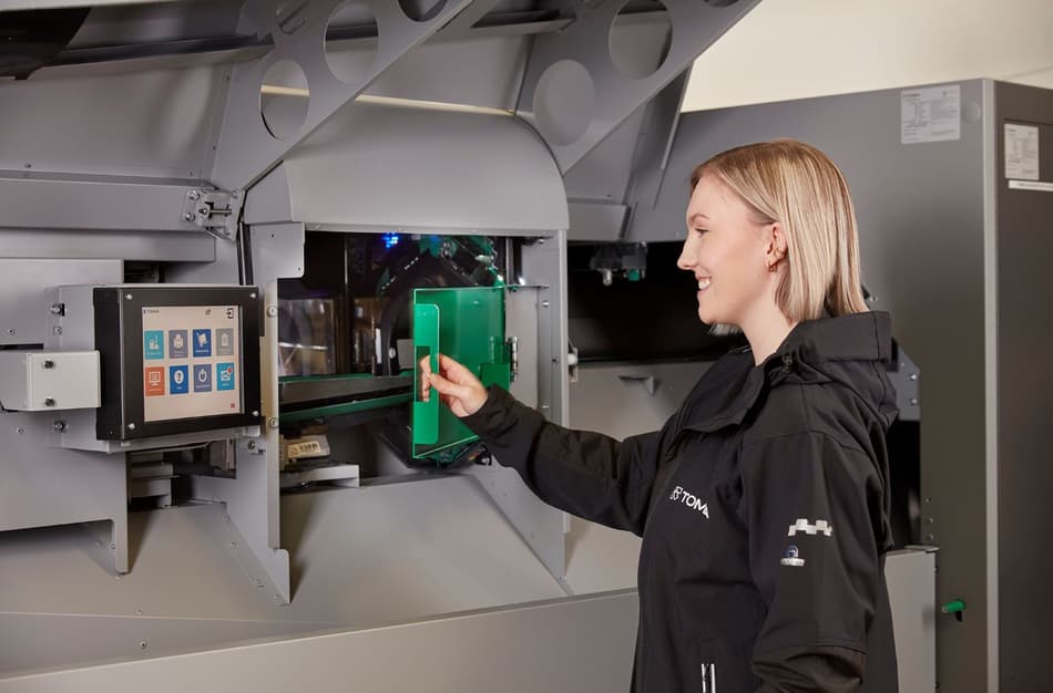 Retailer fixing reverse vending machine