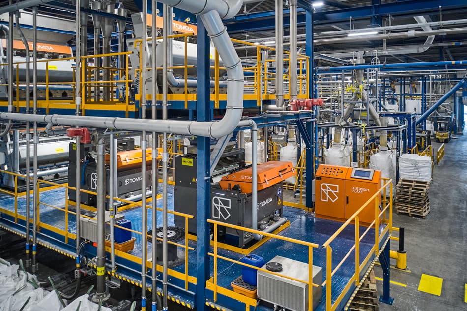 TOMRA sorting machines in Cirrec recycling plant