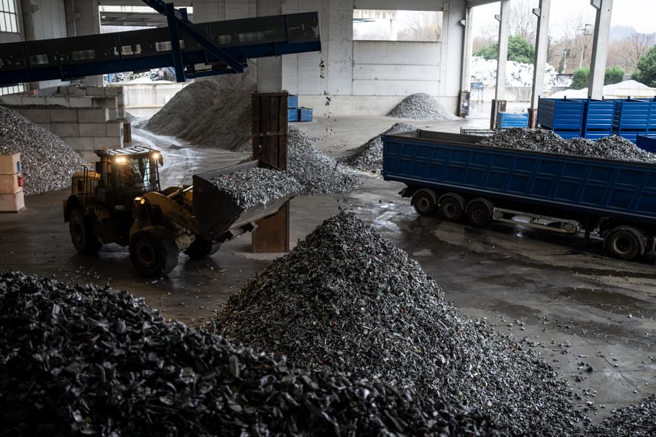 melting and production of aluminum ingots