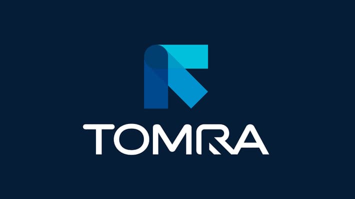Vertikales TOMRA-Logo mit blauem Hintergrund