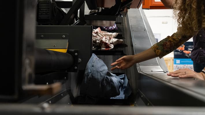Textiles in TOMRA Machine