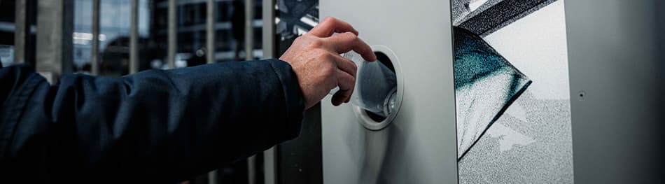returning a reusable cup at TOMRA Reuse event solution machine