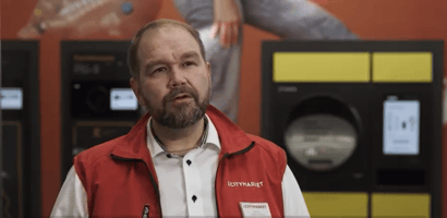 K-Citymarket store owner with TOMRA R1 reverse vending machine