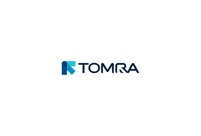 TOMRA-firmalogo på hvid baggrund
