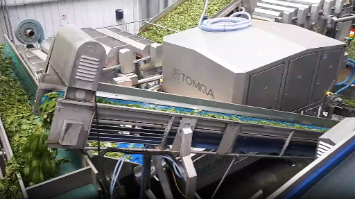 Tomra machine in action